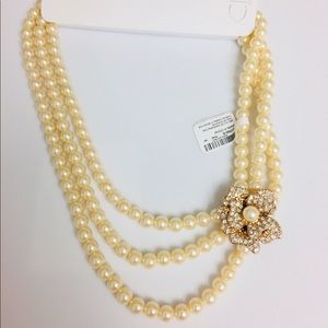 Icing Pearl Embellished Necklace